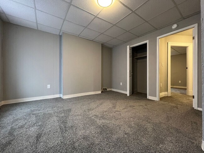 Foto del edificio - Charming 2-Bedroom Townhome with Modern Up...