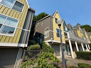 Building Photo - 1541 Cherrylane Pl S