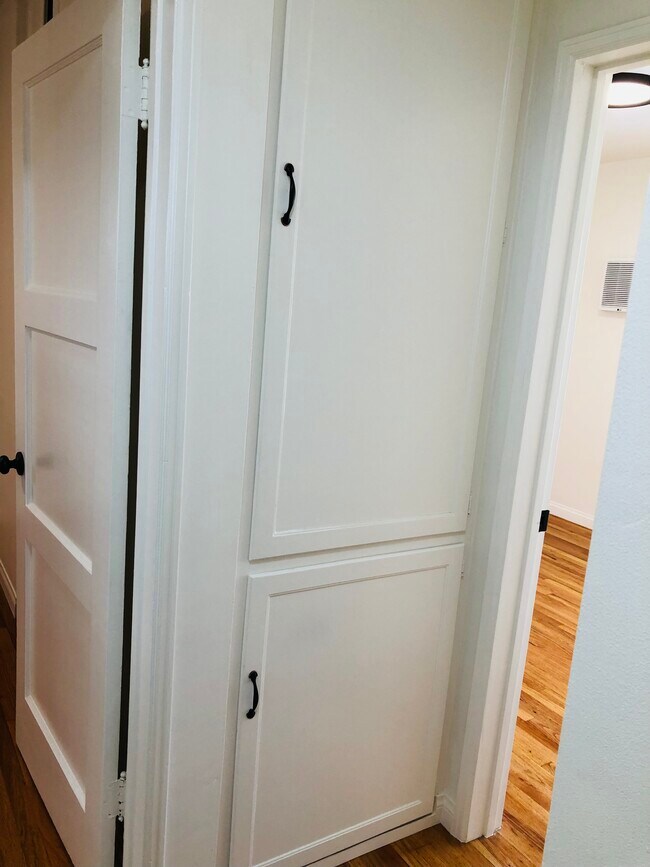 Linen Closet - 12544 Venice Blvd