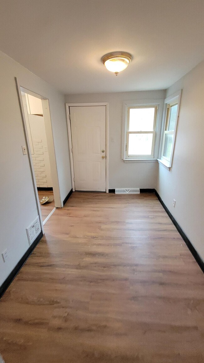 Foto del edificio - 718 Taunton Pl