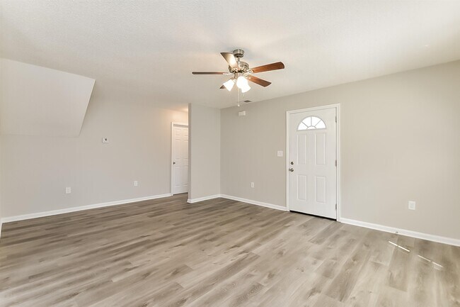 Building Photo - 6927 Parkbrook Ln