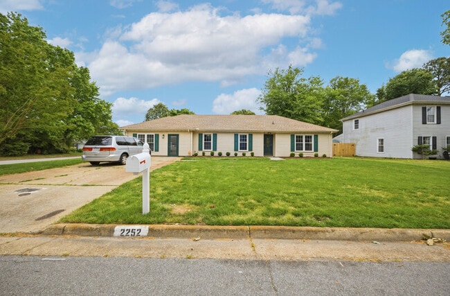 Building Photo - 2252 Newstead Dr