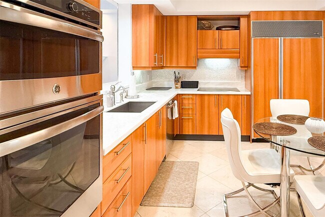 Foto del edificio - 2110 N Ocean Blvd