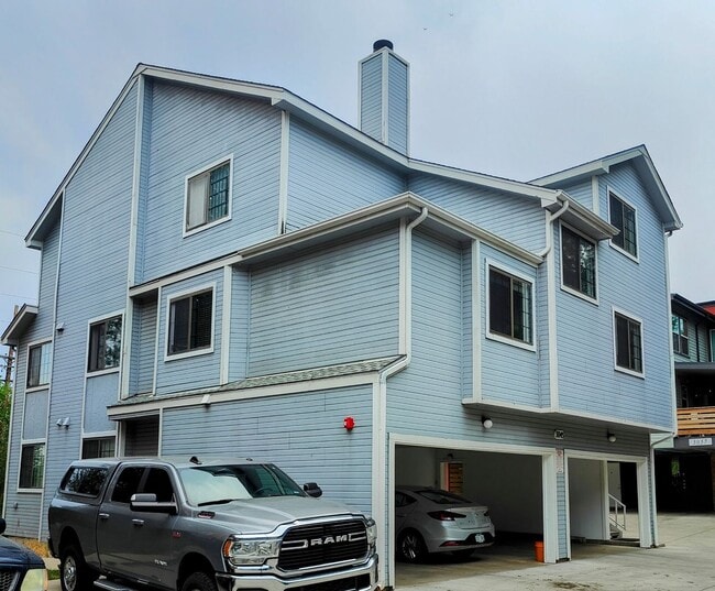 Photo - 2BR/1BA with Carport in North Boulder Apartment