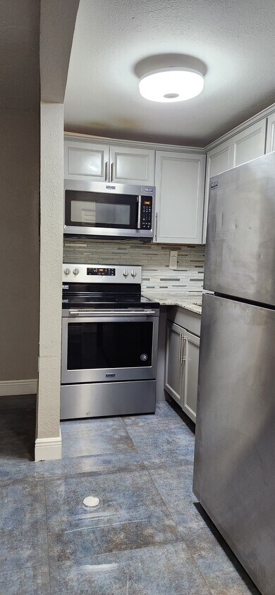 Primary Photo - 1 NE 78th St