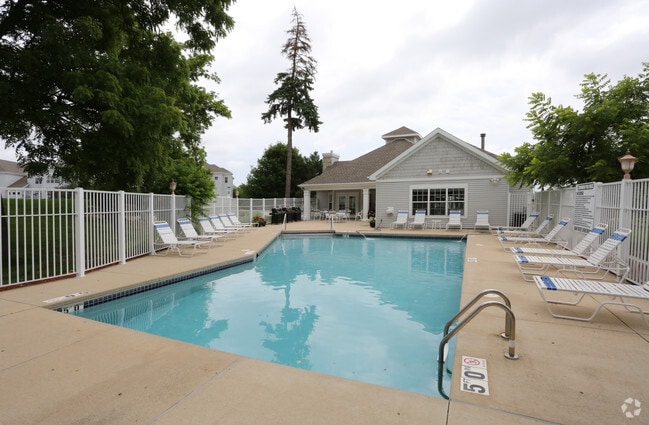 Pool - Nantucket Apartments
