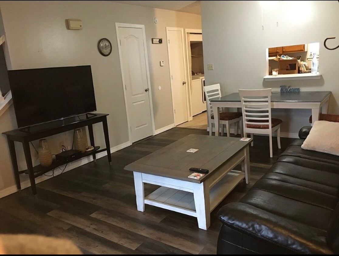 Primary Photo - 1421 N Nashville