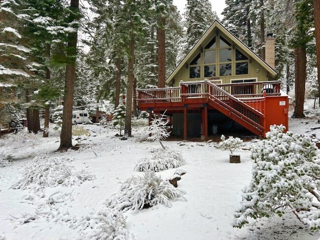 Building Photo - '25-'26 SKI LEASE: "Honey Bear Cabin" Wood...