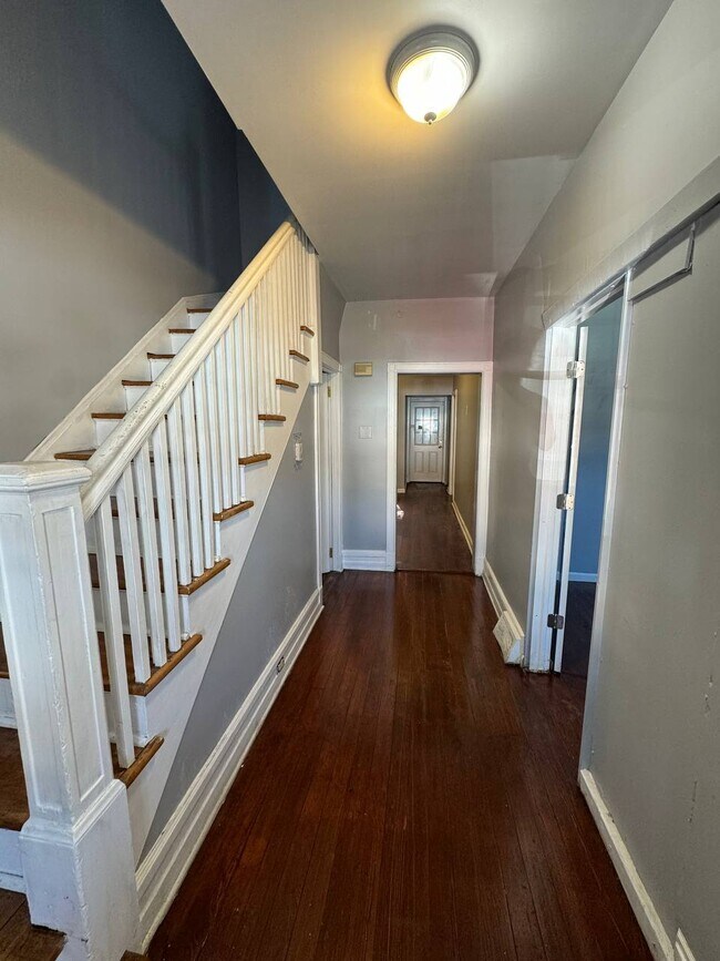 Building Photo - 309 East Ave