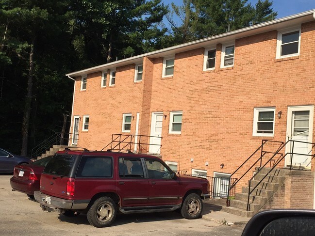rear view 6 apts - Shenandoah Heights Apartments
