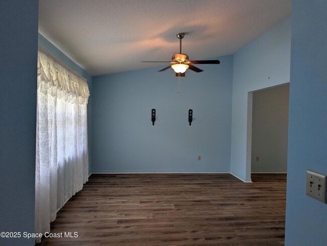 Building Photo - 510 Clifton Dr