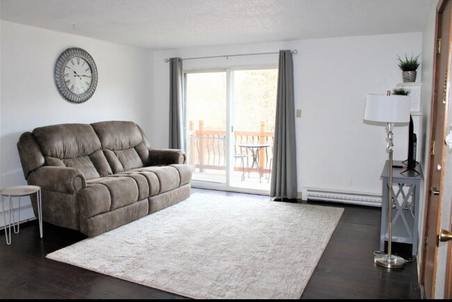 Building Photo - 342 E Dowling Rd