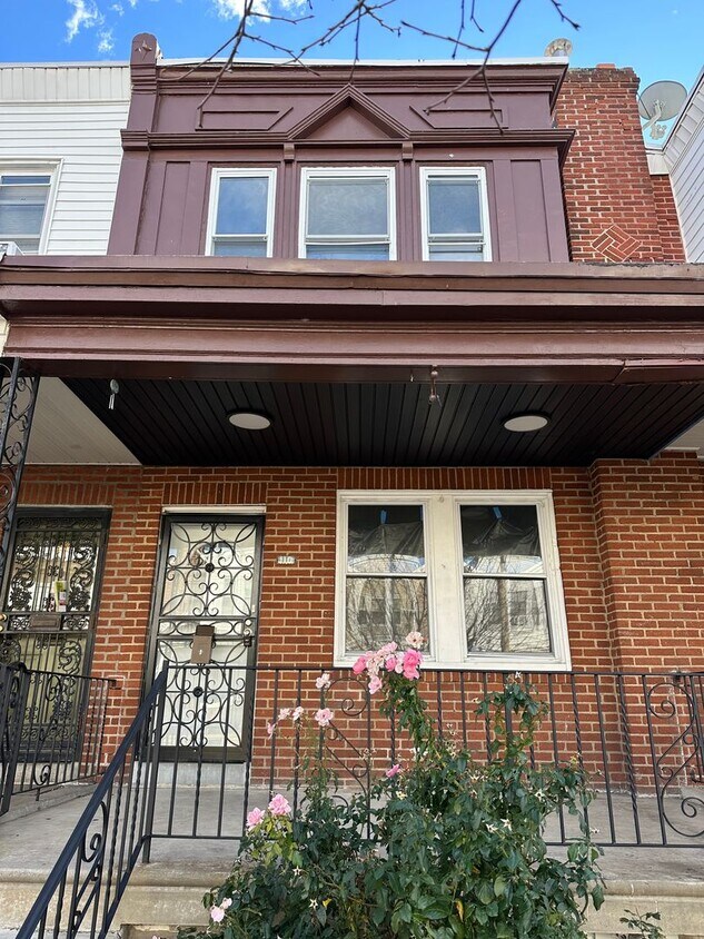 Primary Photo - Newly Renovated 3 Bed/1 Bath Row Home