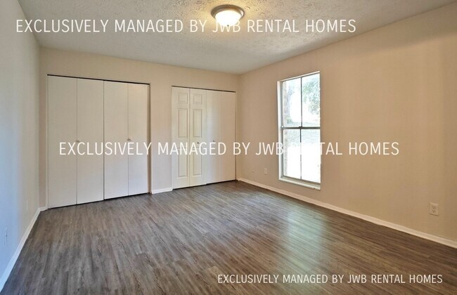 Building Photo - 7201 Arlington Expy