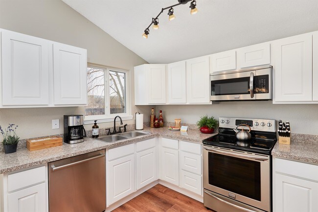 Building Photo - 3530 Beechwood Ct