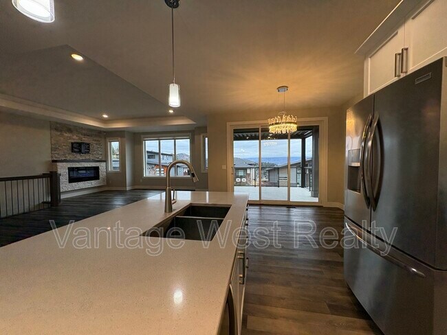 Photo du bâtiment - 2580 Crown Crest Dr