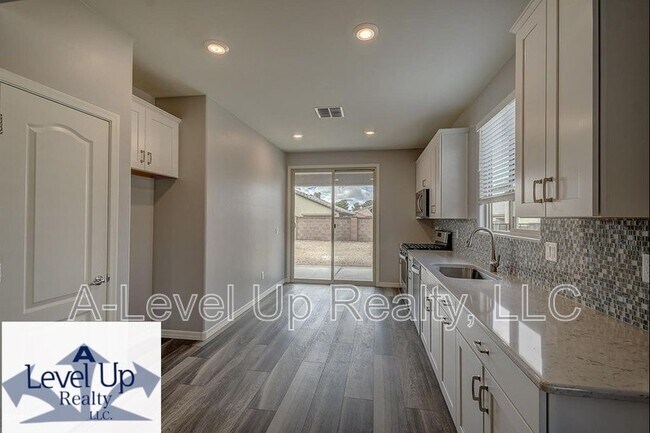 Foto del edificio - 8695 N Rome Ct