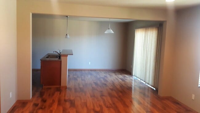 Building Photo - 1607