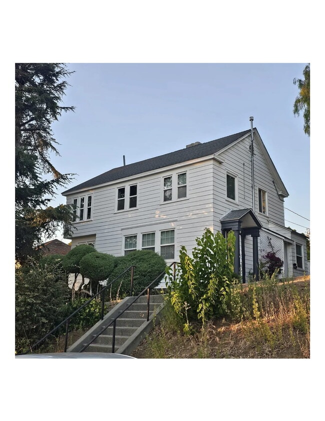 Building Photo - 150 B St