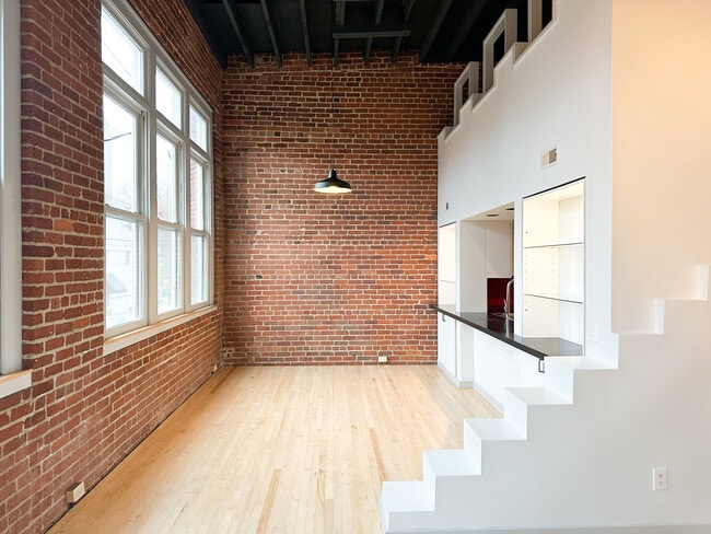 Building Photo - 313 W Martin St