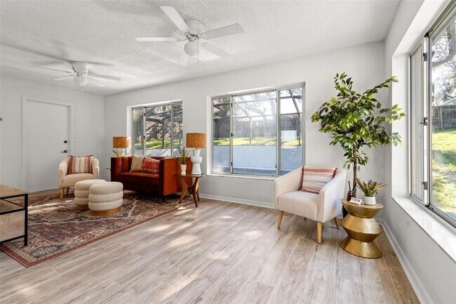 Building Photo - 7370 Holiday Dr