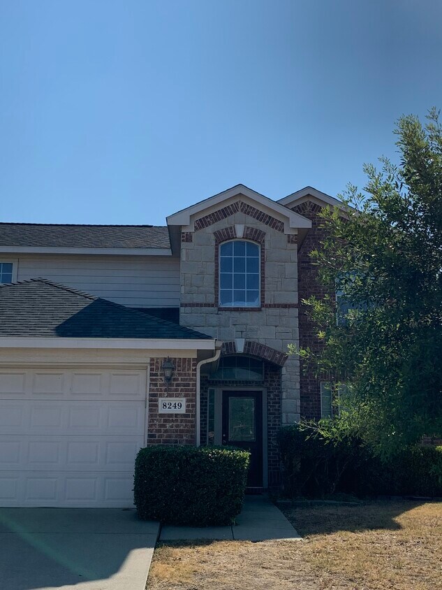 8249 Delafield Dr, Fort Worth, TX 76131 House Rental in Fort Worth