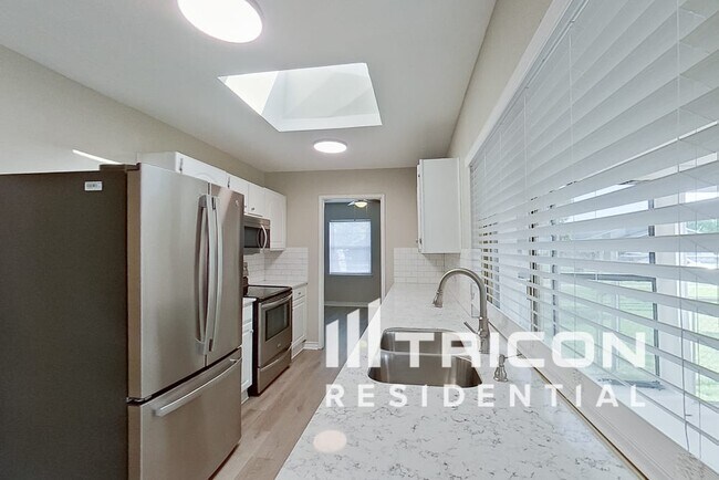 Foto del edificio - 4848 Alta Oaks Ln