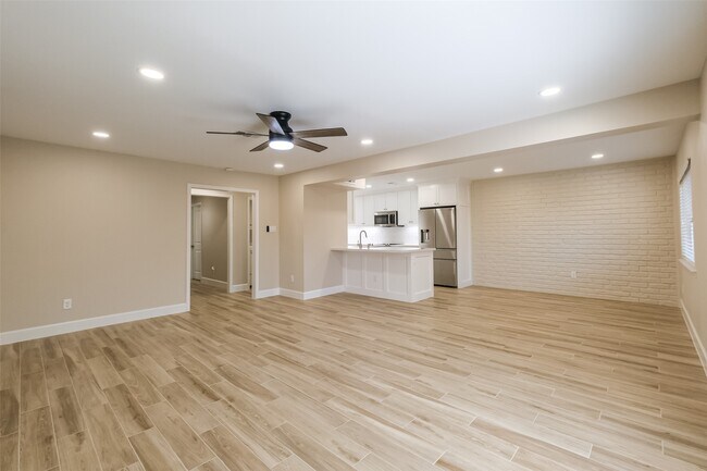 Foto del edificio - 14141 Misty Meadow Ln