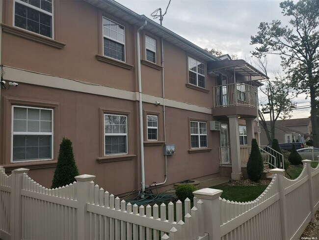 Building Photo - 231-1 146th Ave