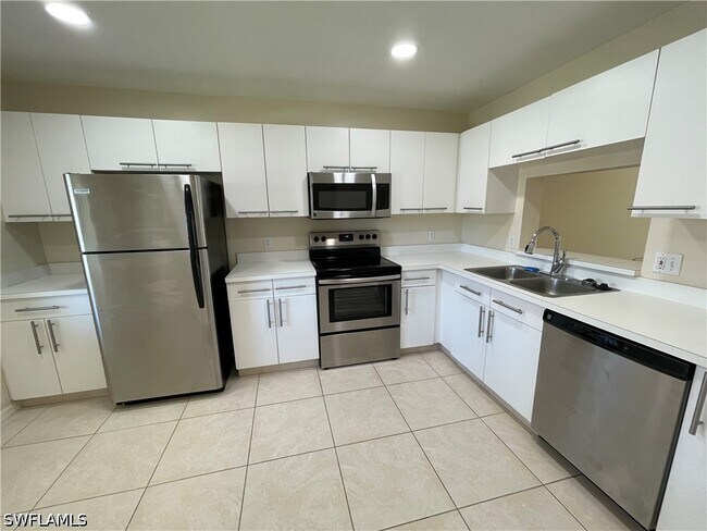 Foto del edificio - 7768 Jewel Ln