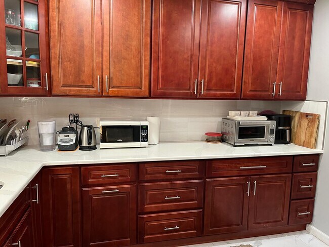 Foto del edificio - 7501 Hana Rd