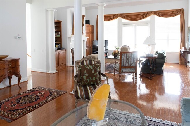 Building Photo - 6801 Winterberry Dr