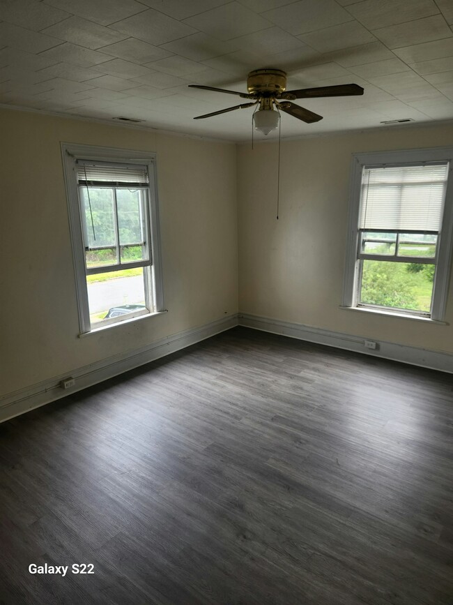 Building Photo - 302 Dahl St