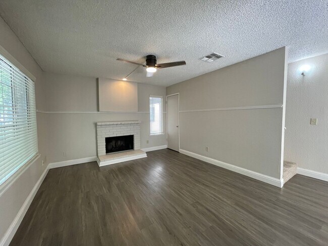 Foto del edificio - Spacious and Modernized 2 Bedroom, 2 Bath!...
