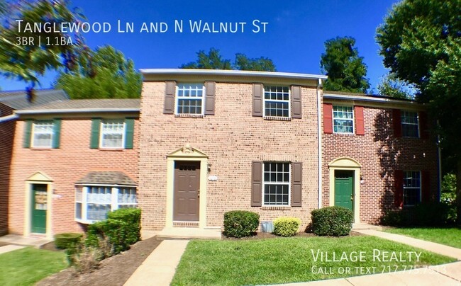 Foto del edificio - Spacious 3-BR Townhome in Dallastown Schoo...