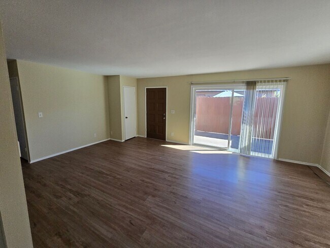 Foto del edificio - 341 Woodland Pl