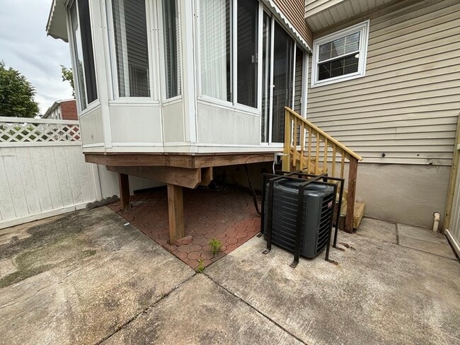 Building Photo - 3 bedrooms 3 bathrooms