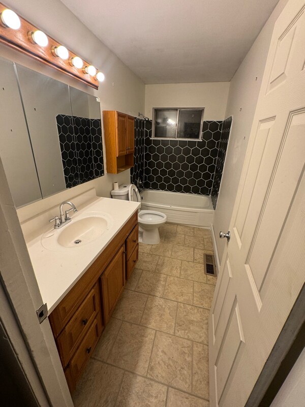 Foto del edificio - 4737 E 174th St