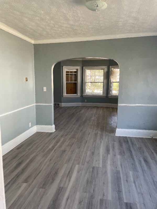 Building Photo - 3645 E 153rd St