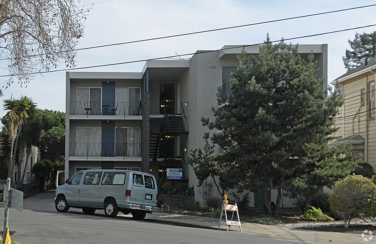 Primary Photo - 1158 Park Ave