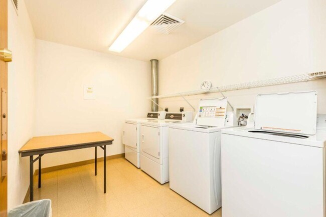 Foto del edificio - One bedroom one bathroom unit in Highland ...