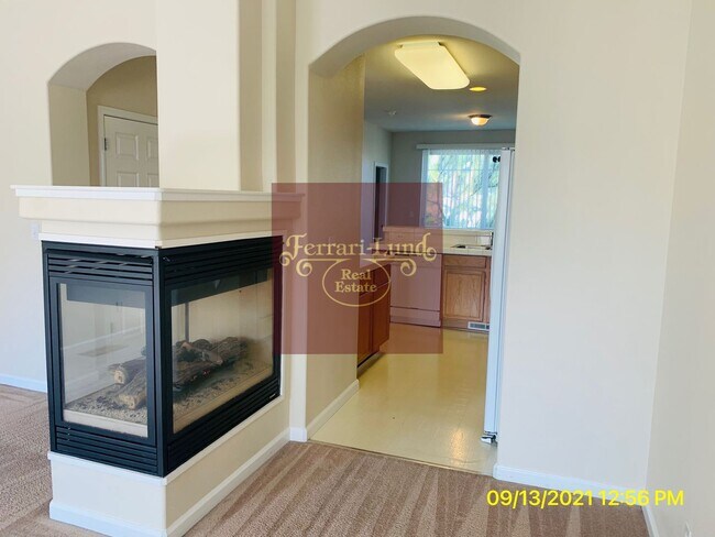 Foto del edificio - Townhome near UNR, 2 bedroom 2.5 bathroom ...