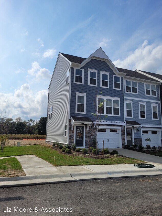 Primary Photo - 3 br, 2.5 bath House - 220 Bulkhead Place