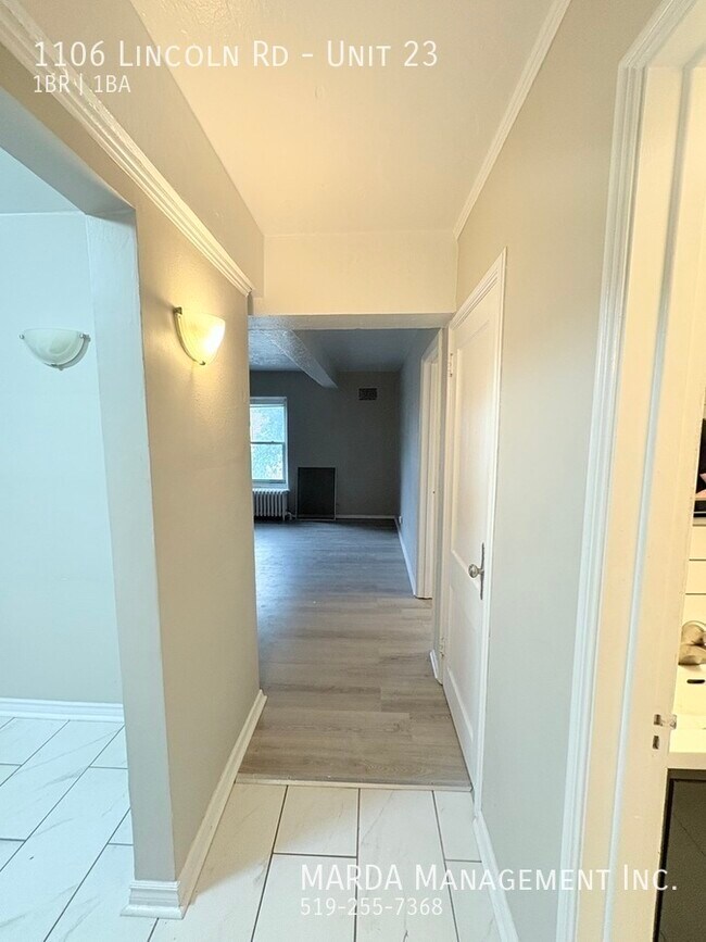 Photo du bâtiment - CHARMING WALKERVILLE 1BED 1BATH - PLUS HYR...