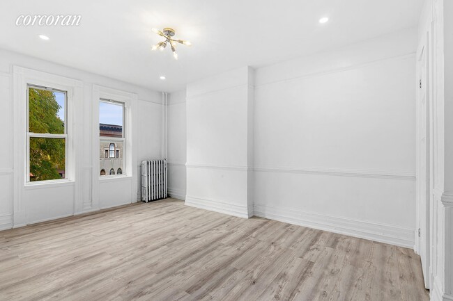 Building Photo - 882 St Johns Pl