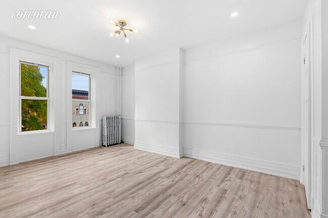 Foto del edificio - 882 St Johns Pl