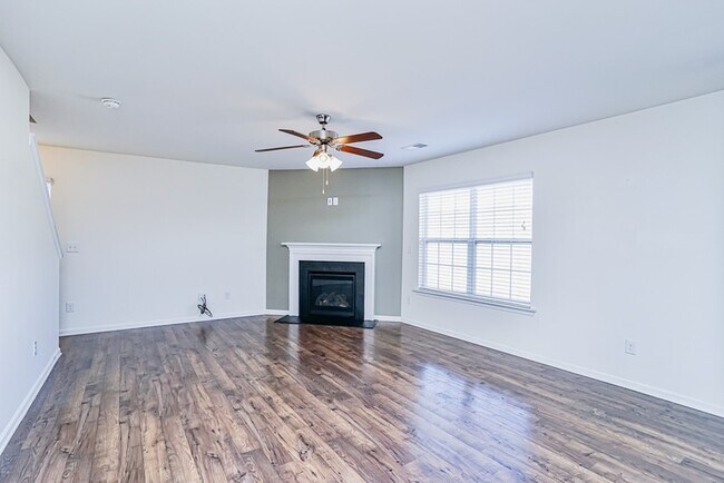 Building Photo - 102 Prairie Wolf Run
