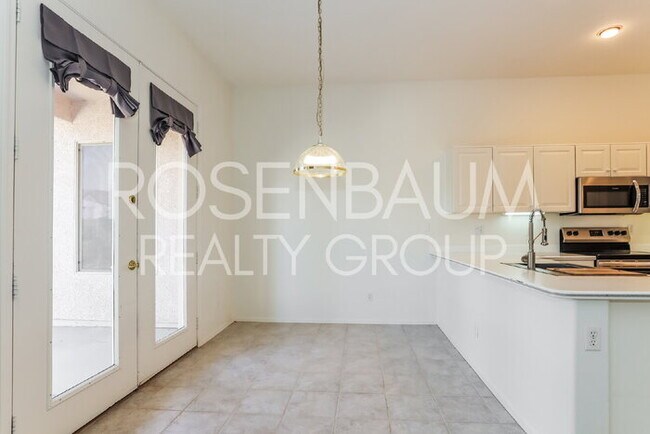 Foto del edificio - Stunning 2-beds, 2-baths home located in t...