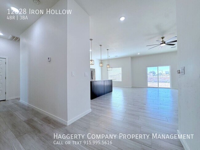 Foto del edificio - 12028 Iron Holw St