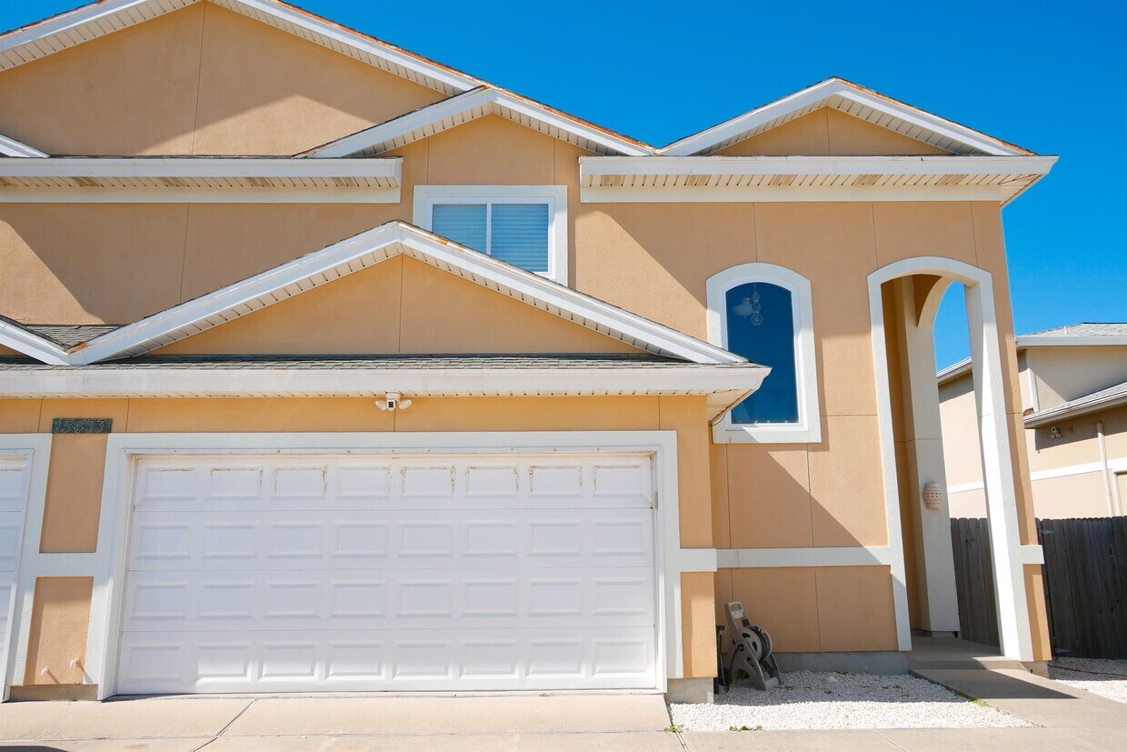 Foto principal - 15433 Cruiser St